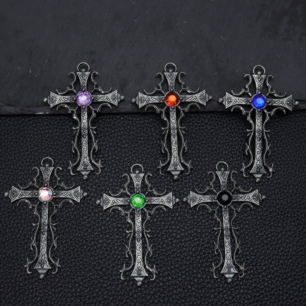 Street Fashion Necklace - レトロパンク中空象嵌クロスペンダントヒップホップアクセサリーDIYネックレスとキーアクセサリー2個